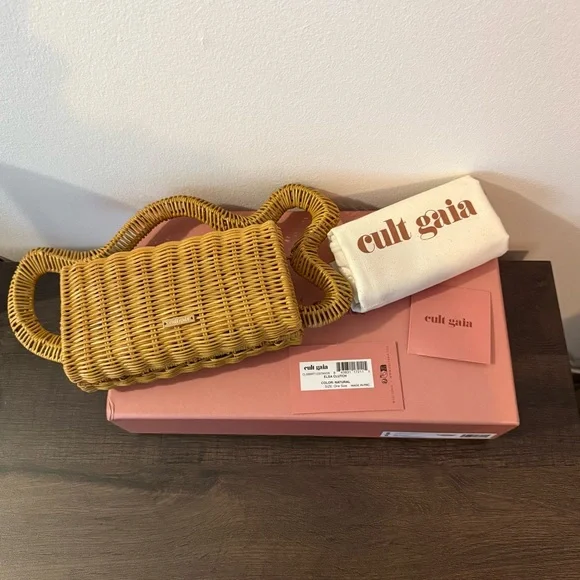 SOLD OUT DO NOT BUY Cult Gaia Elsa Clutch New In Box - Picture 2 of 7